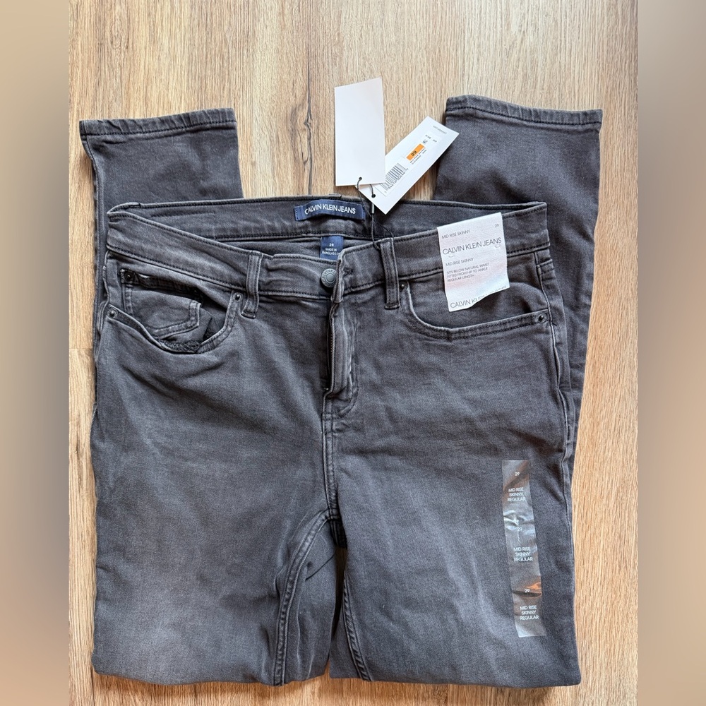 NWT Calvin Klein Mid Rise Skinny 29